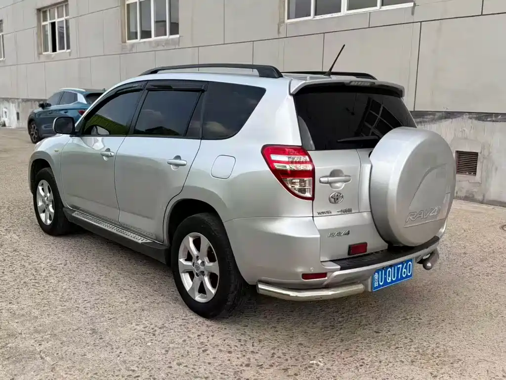 Toyota RAV4 — миниатюра 4