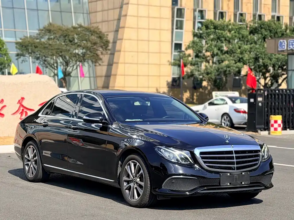 Mercedes-Benz E-Class — миниатюра 3