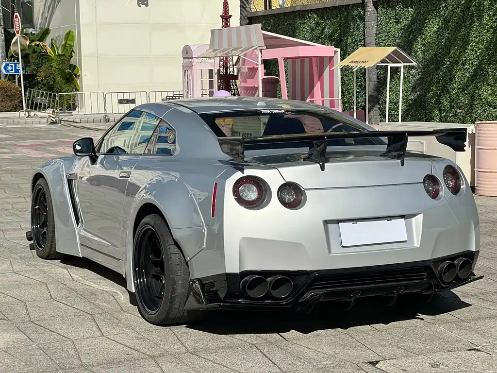 Nissan GT-R — миниатюра 4