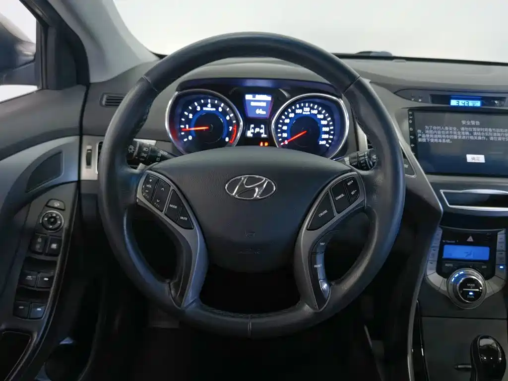 Hyundai Elantra Langdong — миниатюра 11