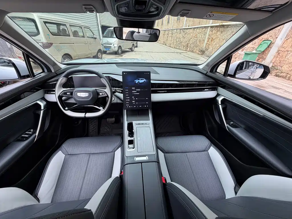 Geely Boyue L — миниатюра 11