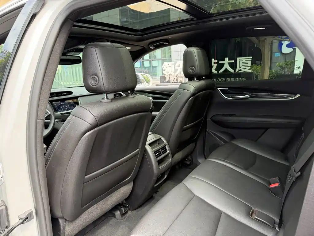 Cadillac XT5 — миниатюра 11