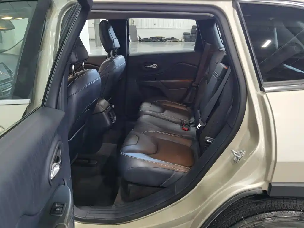 Jeep Cherokee — миниатюра 15