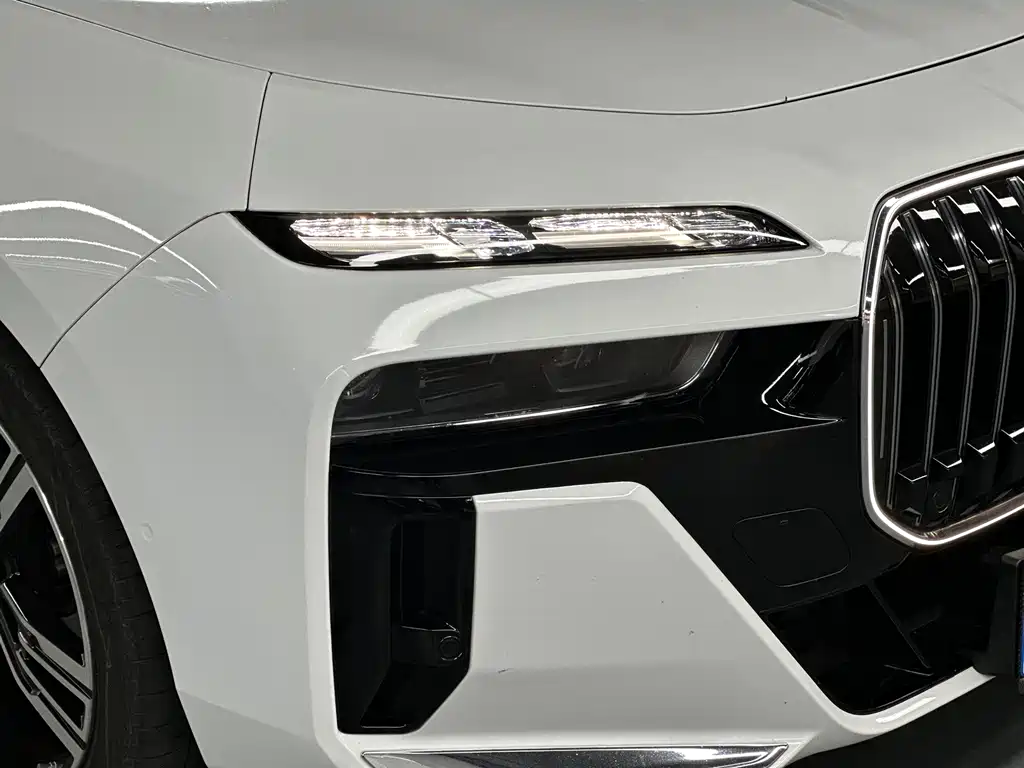 BMW 7 Series — миниатюра 25