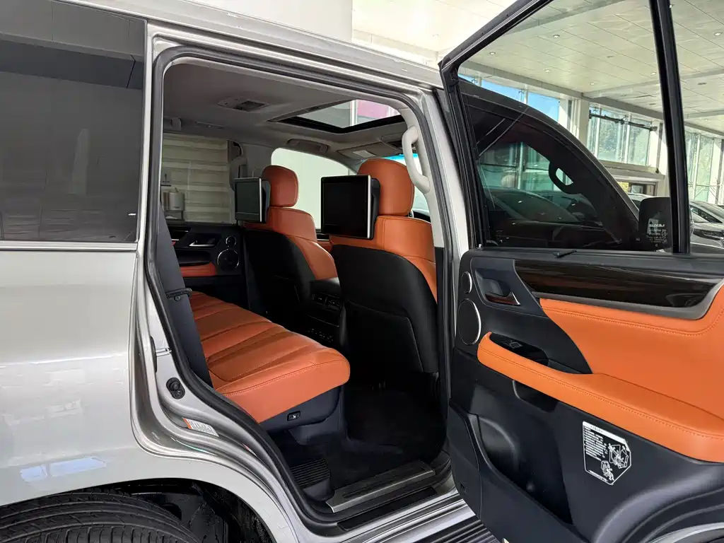 Lexus LX — миниатюра 10