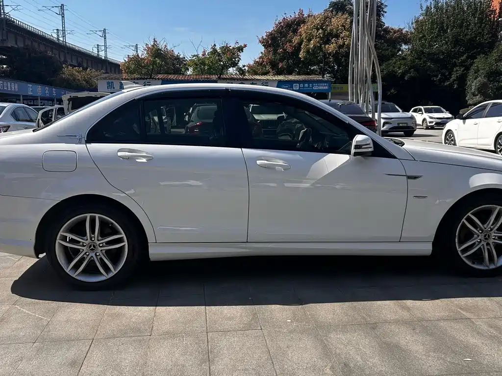 Mercedes-Benz C-Class — миниатюра 4