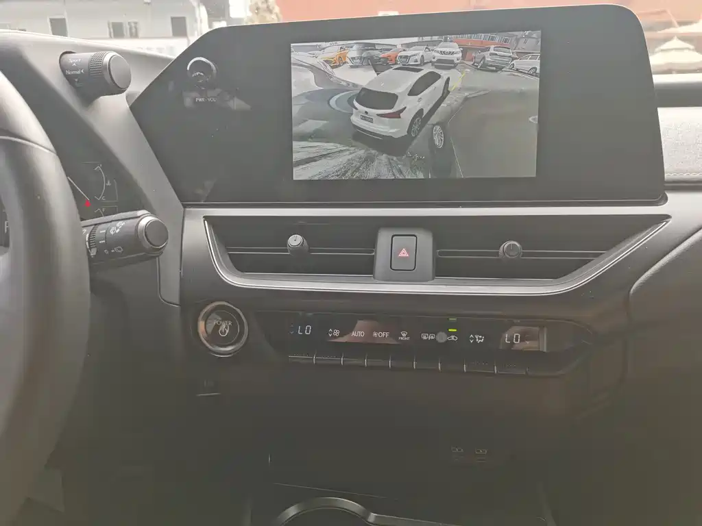 Lexus UX — миниатюра 13