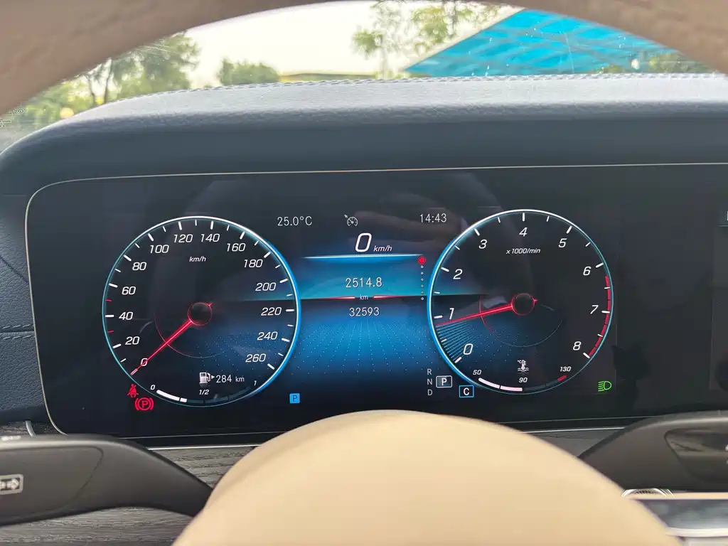 Mercedes-Benz E-Class — миниатюра 10