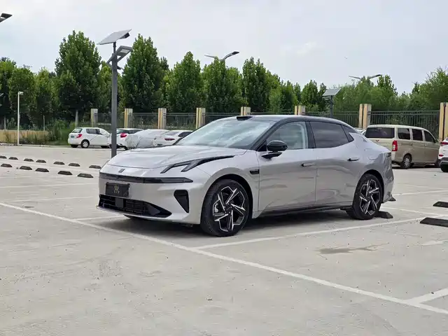 2025 Lynk & Co 07