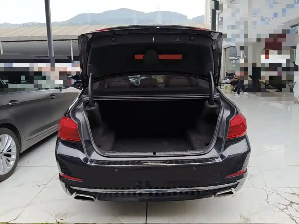 BMW 5 Series — миниатюра 19