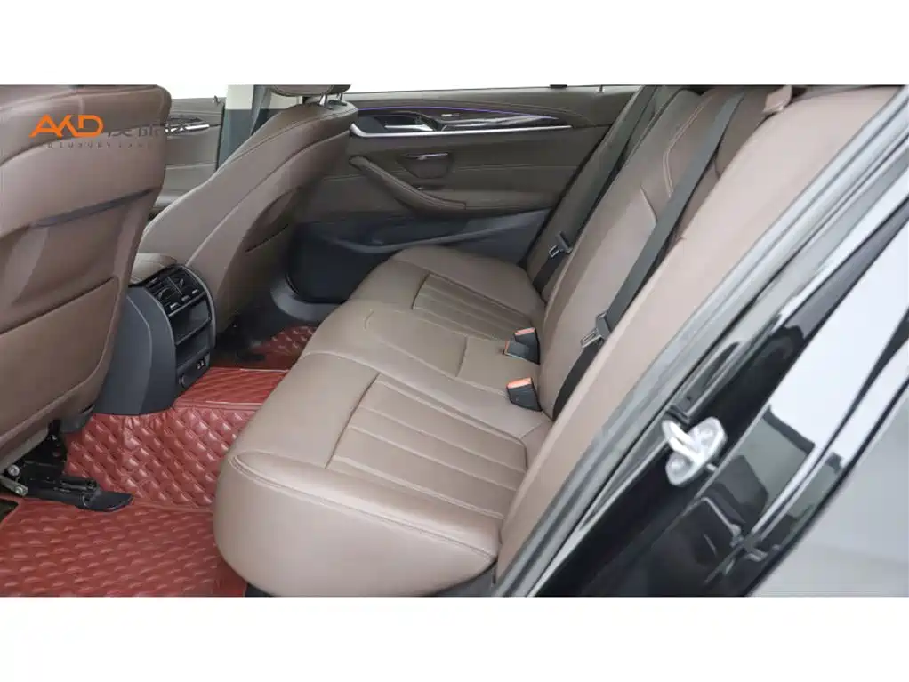 BMW 5 Series — миниатюра 7
