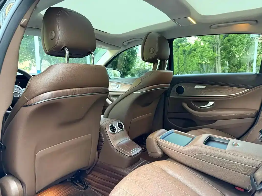 Mercedes-Benz E-Class — миниатюра 5