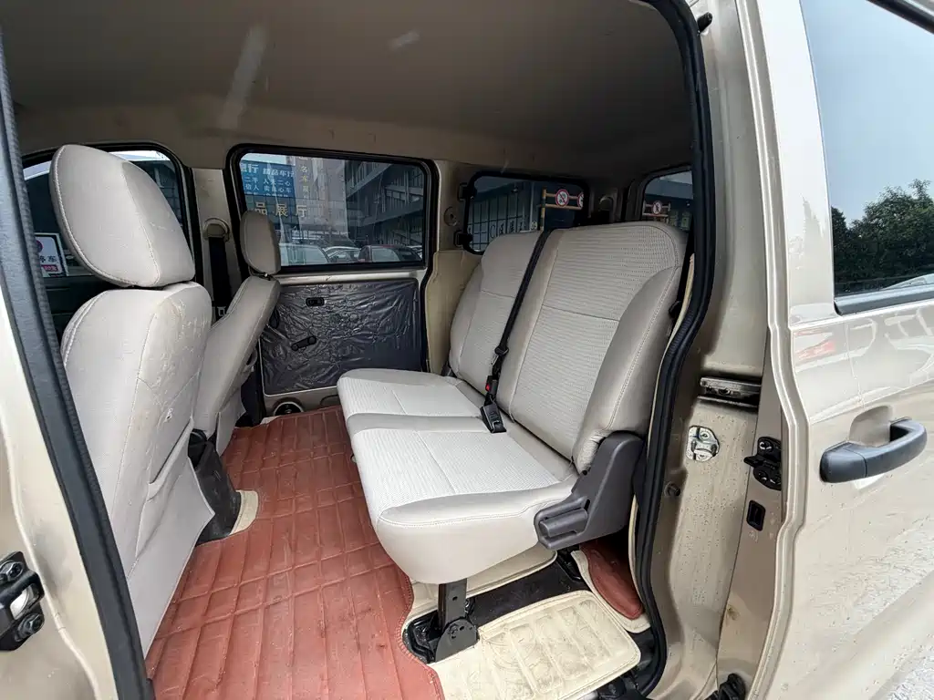 Wuling Hongguang V — миниатюра 6