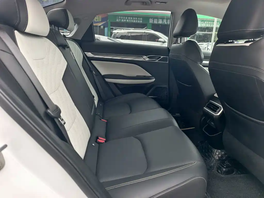 Geely Emgrand L — миниатюра 5