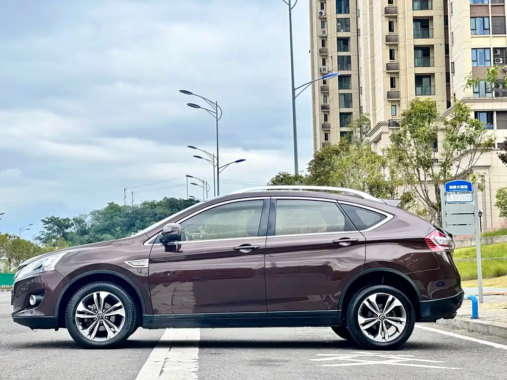 LUXGEN EXCELLENT 6 SUV