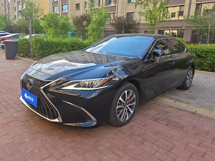 Lexus ES 2024