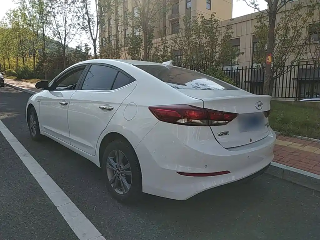 Hyundai Elantra — миниатюра 5