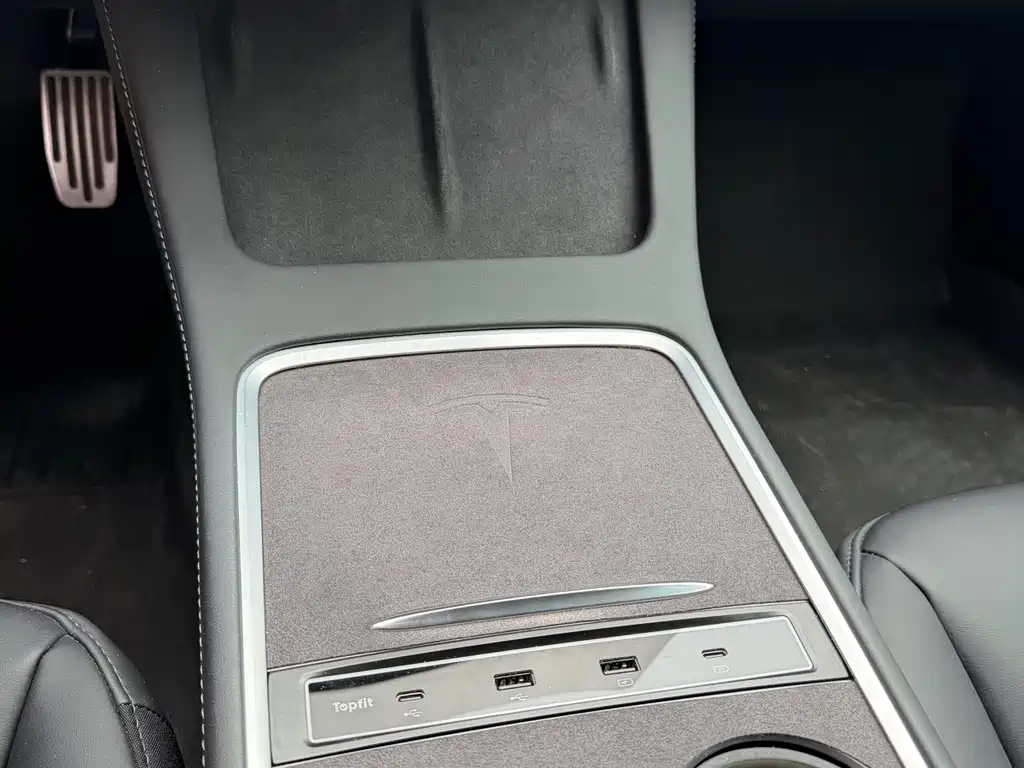 Tesla Model 3 — миниатюра 15