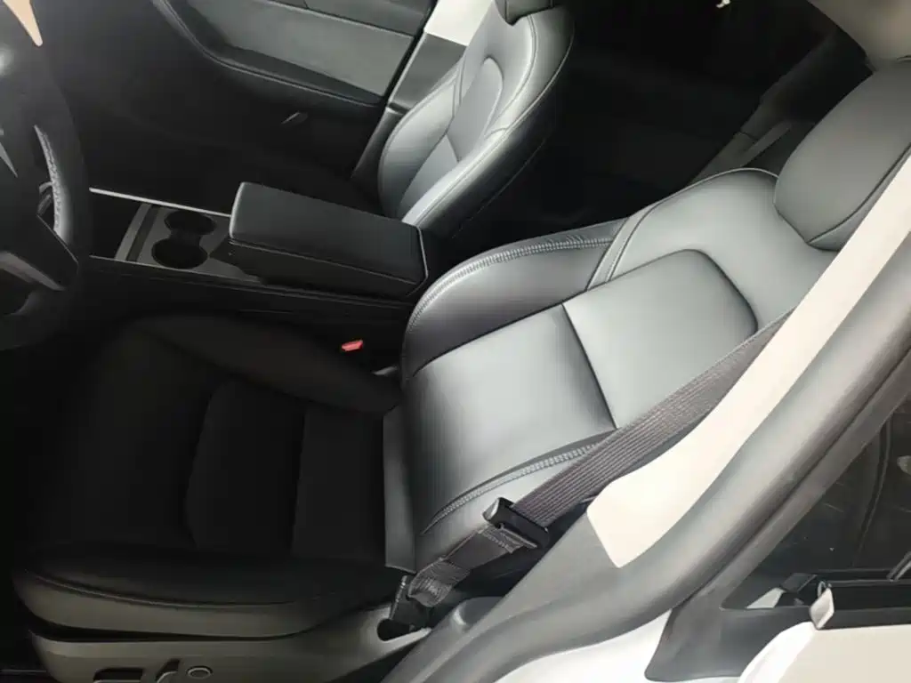 Tesla Model Y — миниатюра 15