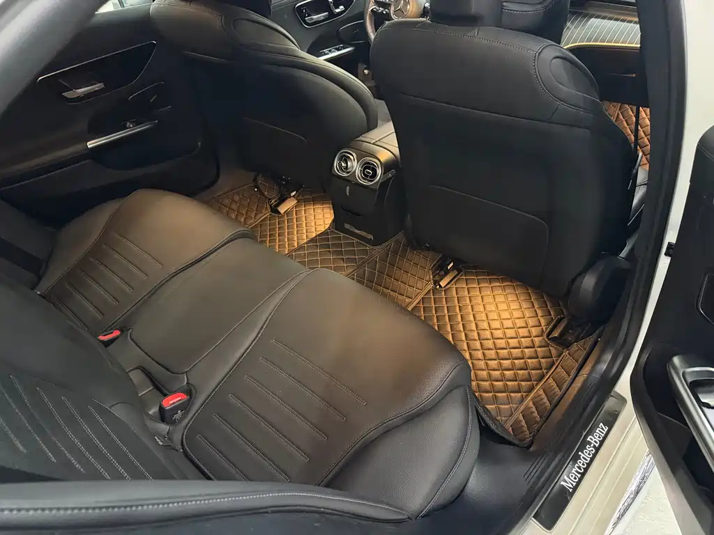 Mercedes-Benz C-Class — миниатюра 16