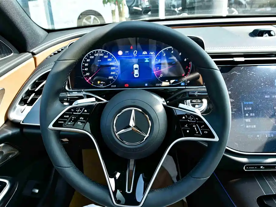 MERCEDES-BENZ E CLASS