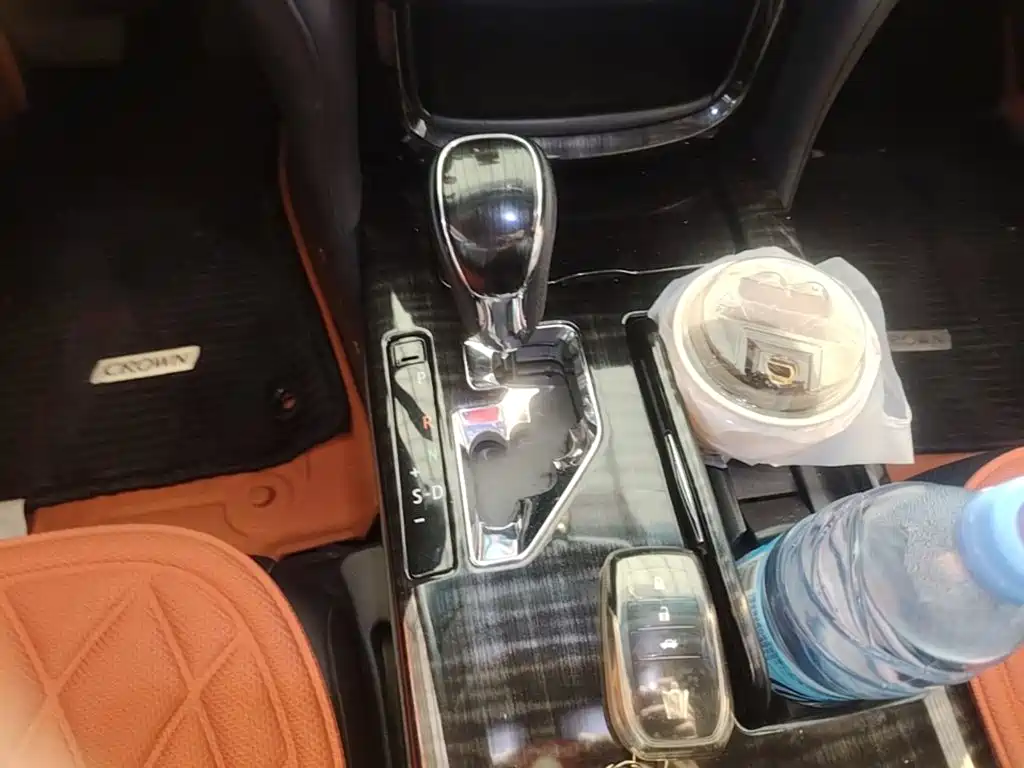 Toyota Crown — миниатюра 14