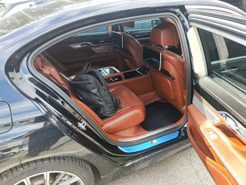 BMW 7 Series — миниатюра 6