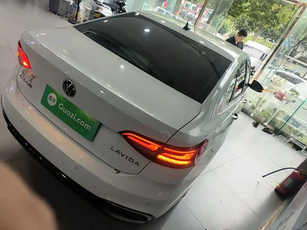 Volkswagen Lavida — миниатюра 7