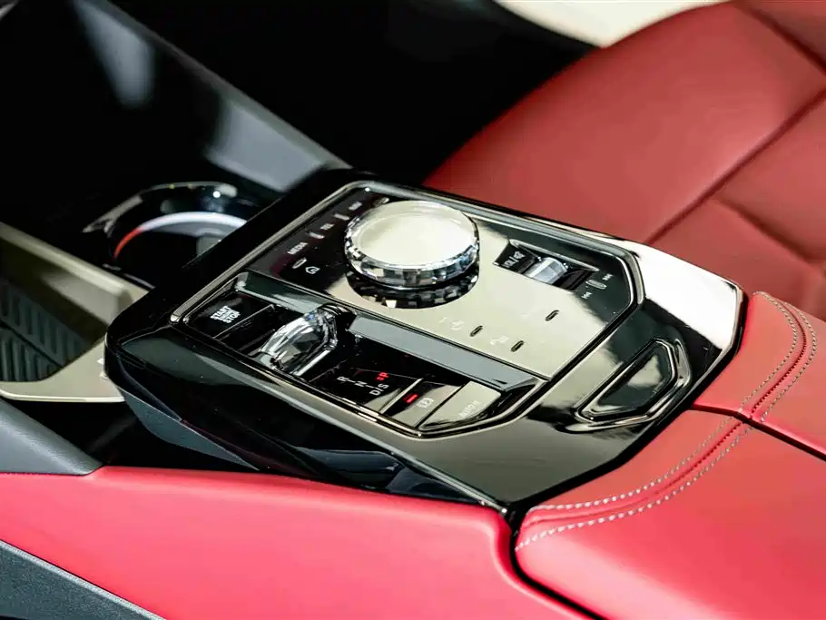 BMW 5 Series — миниатюра 13