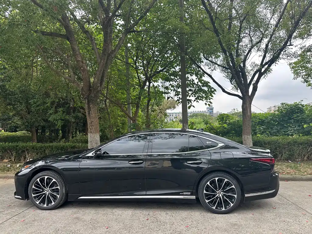 Lexus LS — миниатюра 11