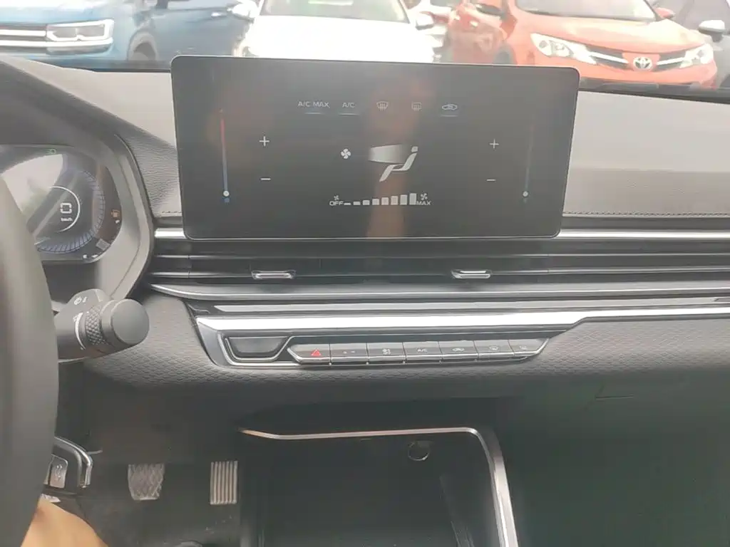 Geely Emgrand — миниатюра 13