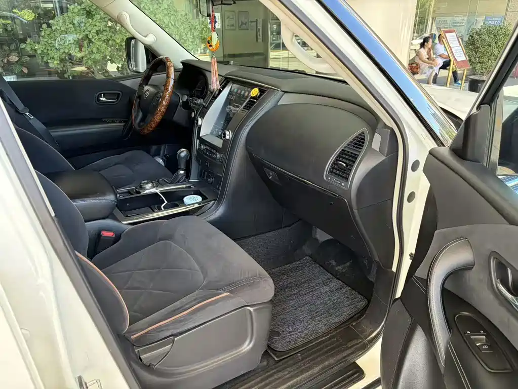 Nissan Patrol — миниатюра 12