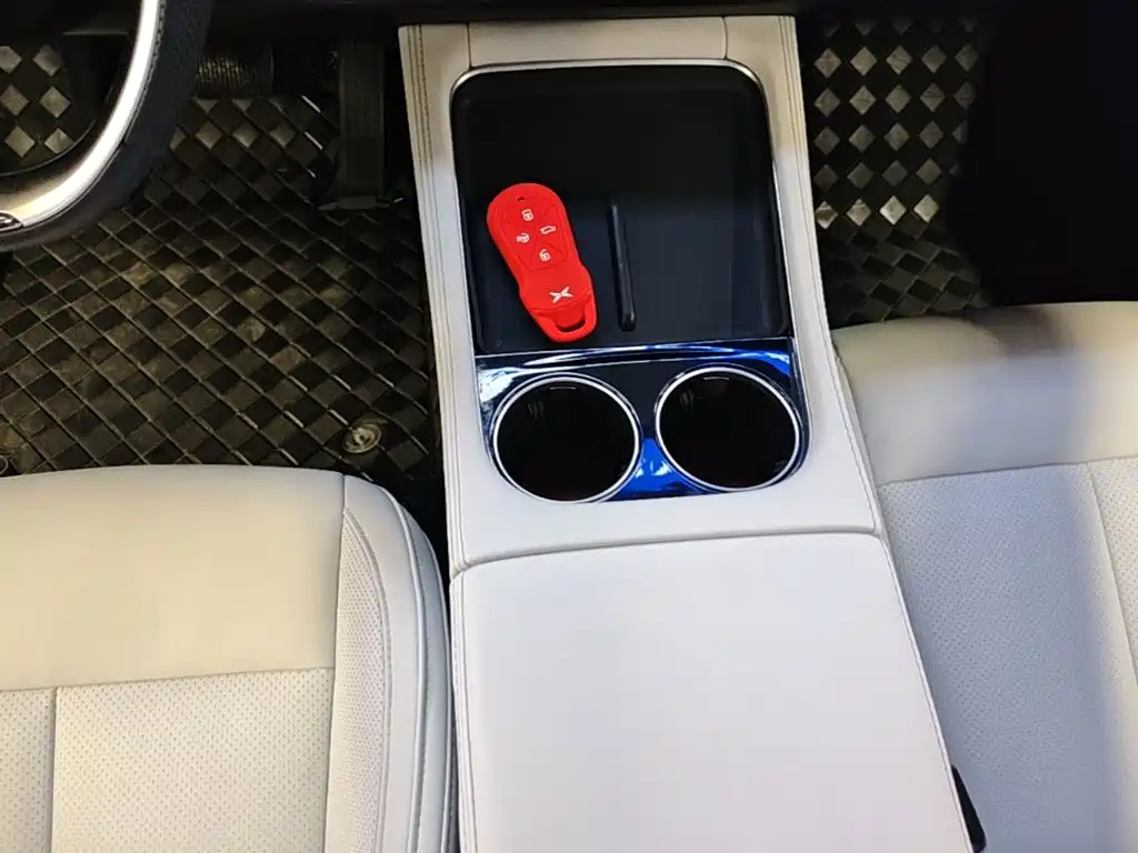 XPeng P7 — миниатюра 14