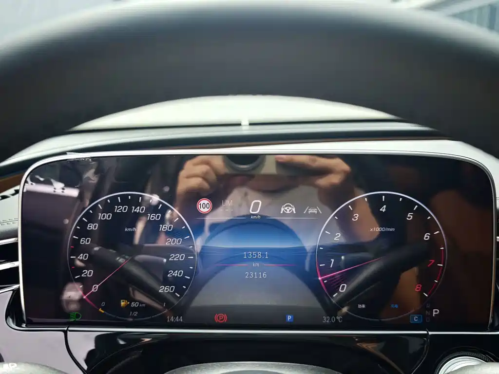 Mercedes-Benz E-Class — миниатюра 11