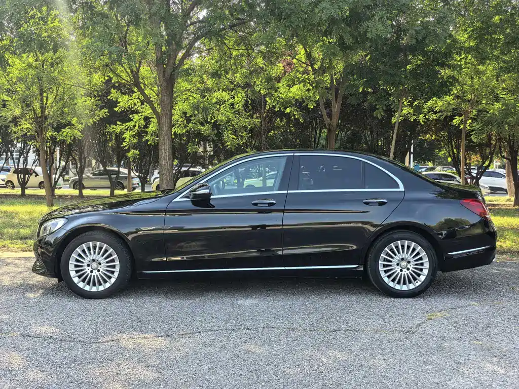 Mercedes-Benz C-Class — миниатюра 3