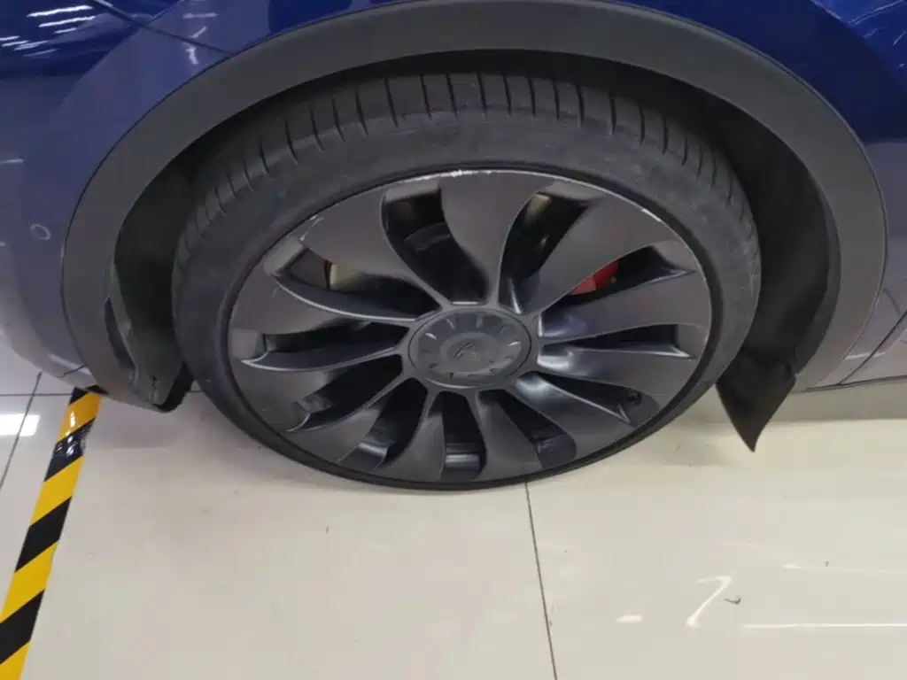 Tesla Model Y — миниатюра 23