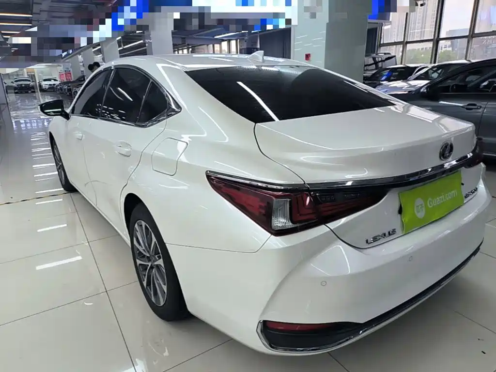 Lexus ES — миниатюра 5