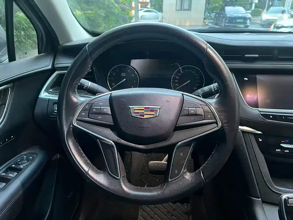 Cadillac XT5 — миниатюра 8