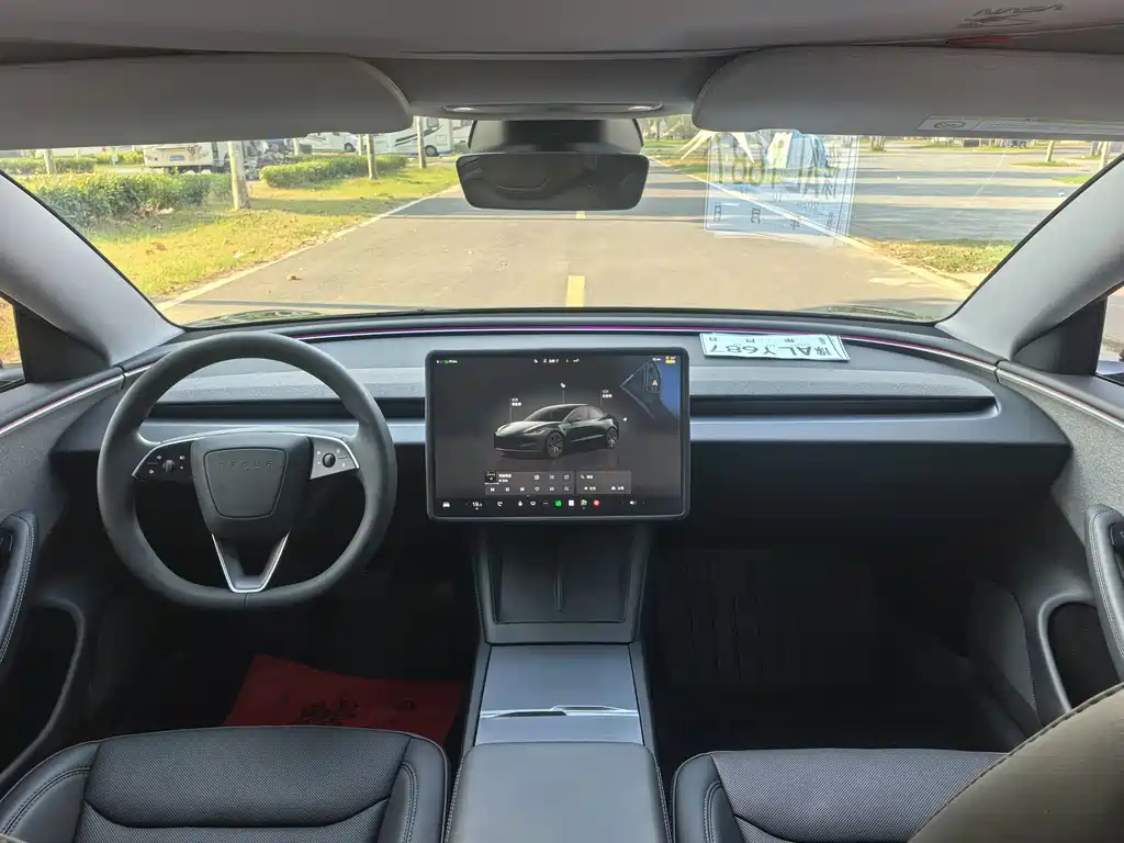 Tesla Model 3 — миниатюра 5
