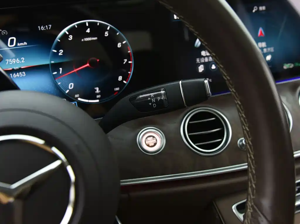 Mercedes-Benz E-Class — миниатюра 13