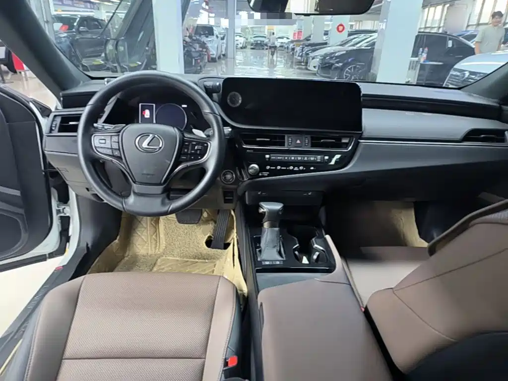 Lexus ES — миниатюра 10
