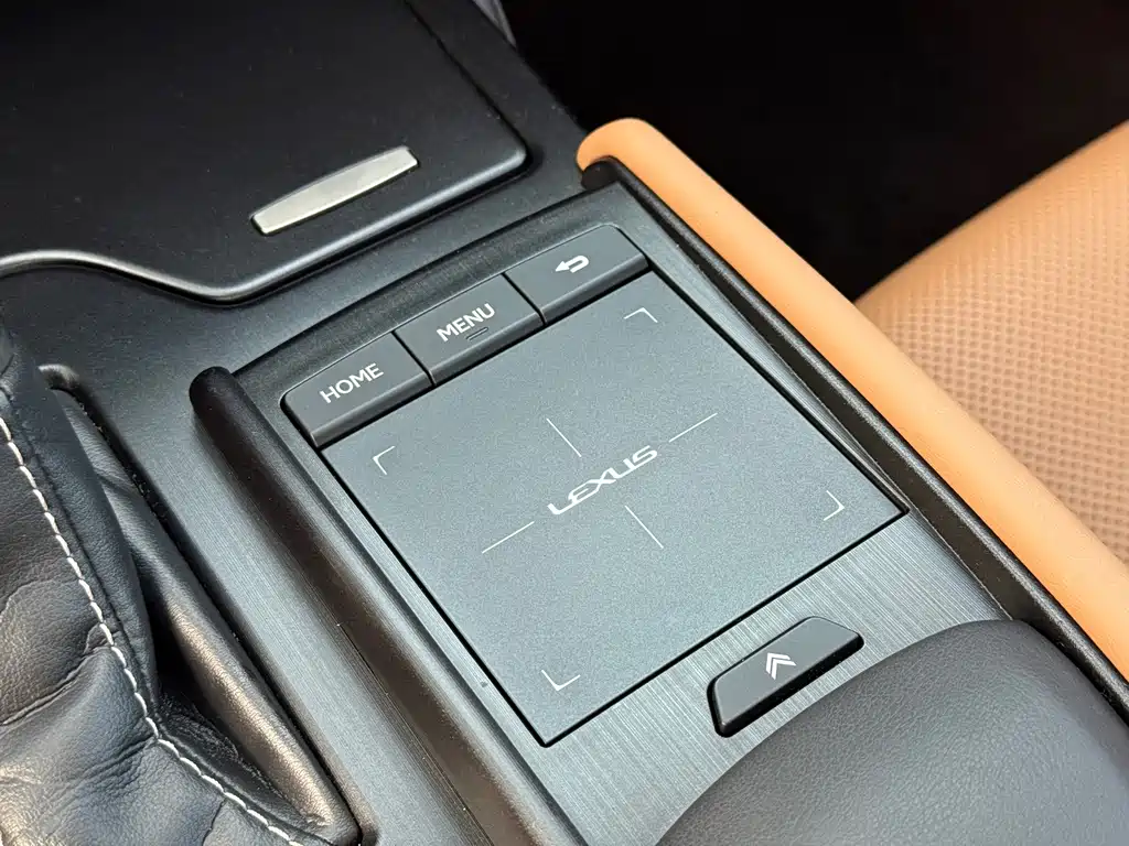 Lexus ES — миниатюра 11