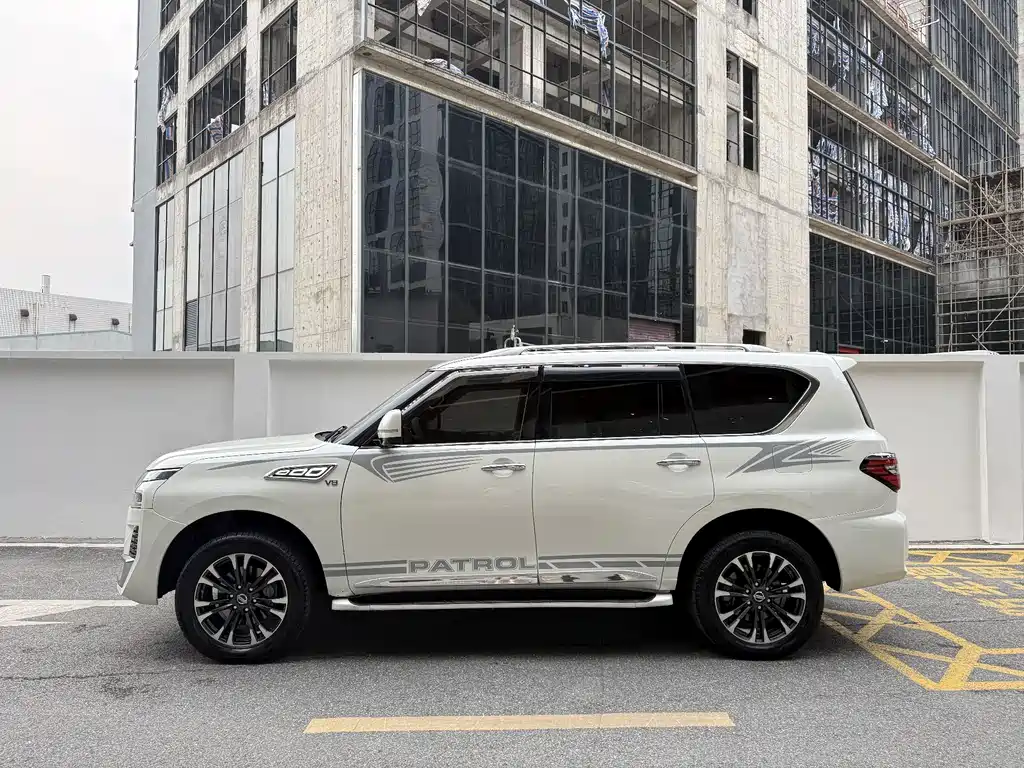 Nissan Patrol — миниатюра 3