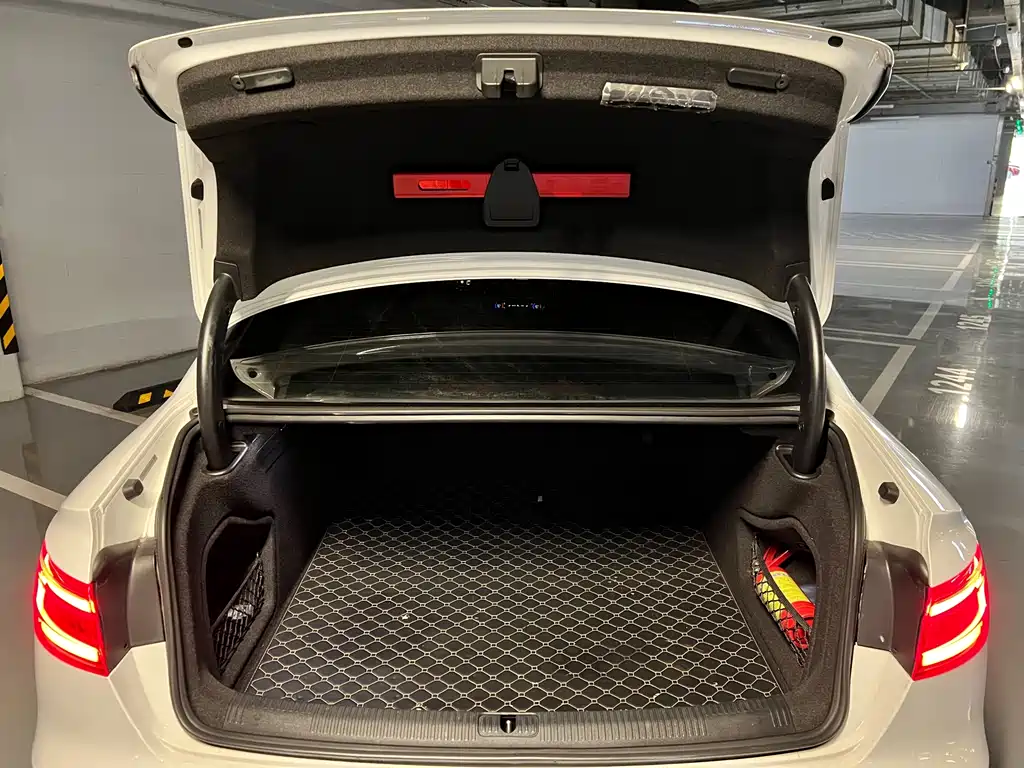 Audi A4L — миниатюра 14