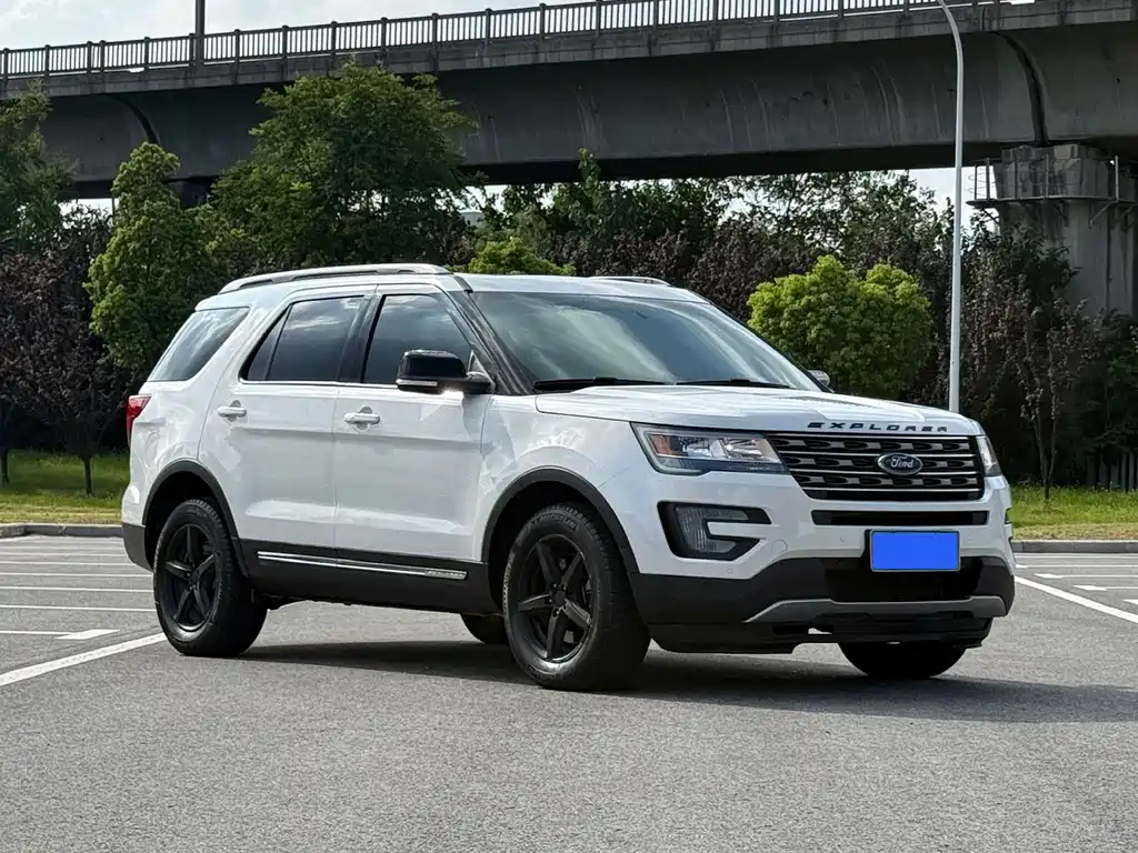 Ford Explorer (Import) — миниатюра 3