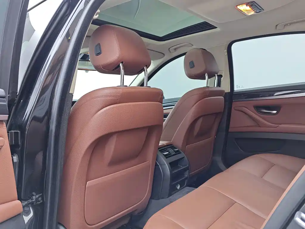BMW 5 Series (Import) — миниатюра 13