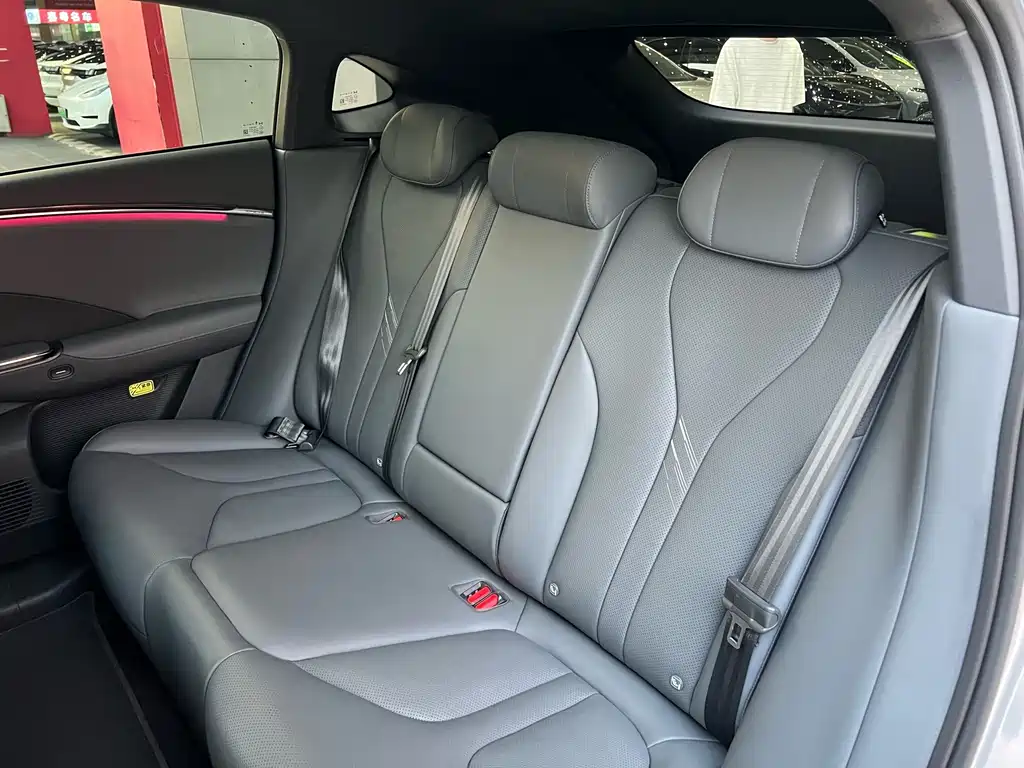 XPeng G7 — миниатюра 10