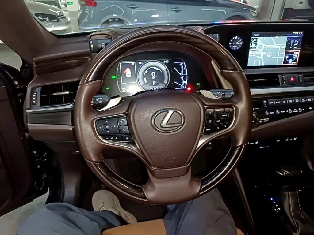 Lexus ES — миниатюра 11