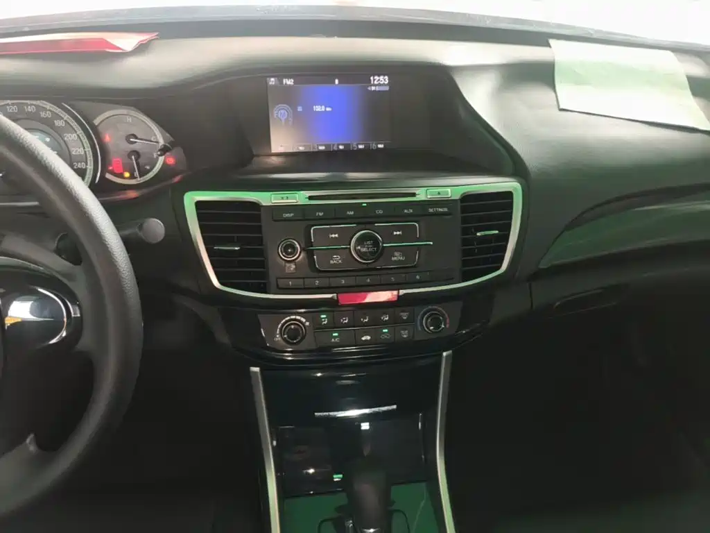 Honda Accord — миниатюра 13