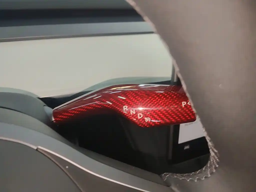 Tesla Model Y — миниатюра 14